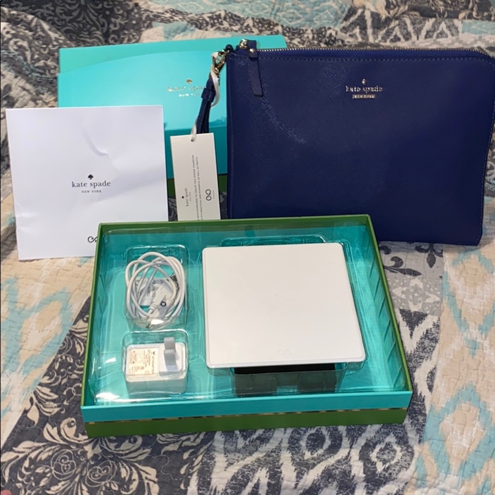 Kate Spade NAVY Evercharge purse or wristlet - Picture 8 of 8
